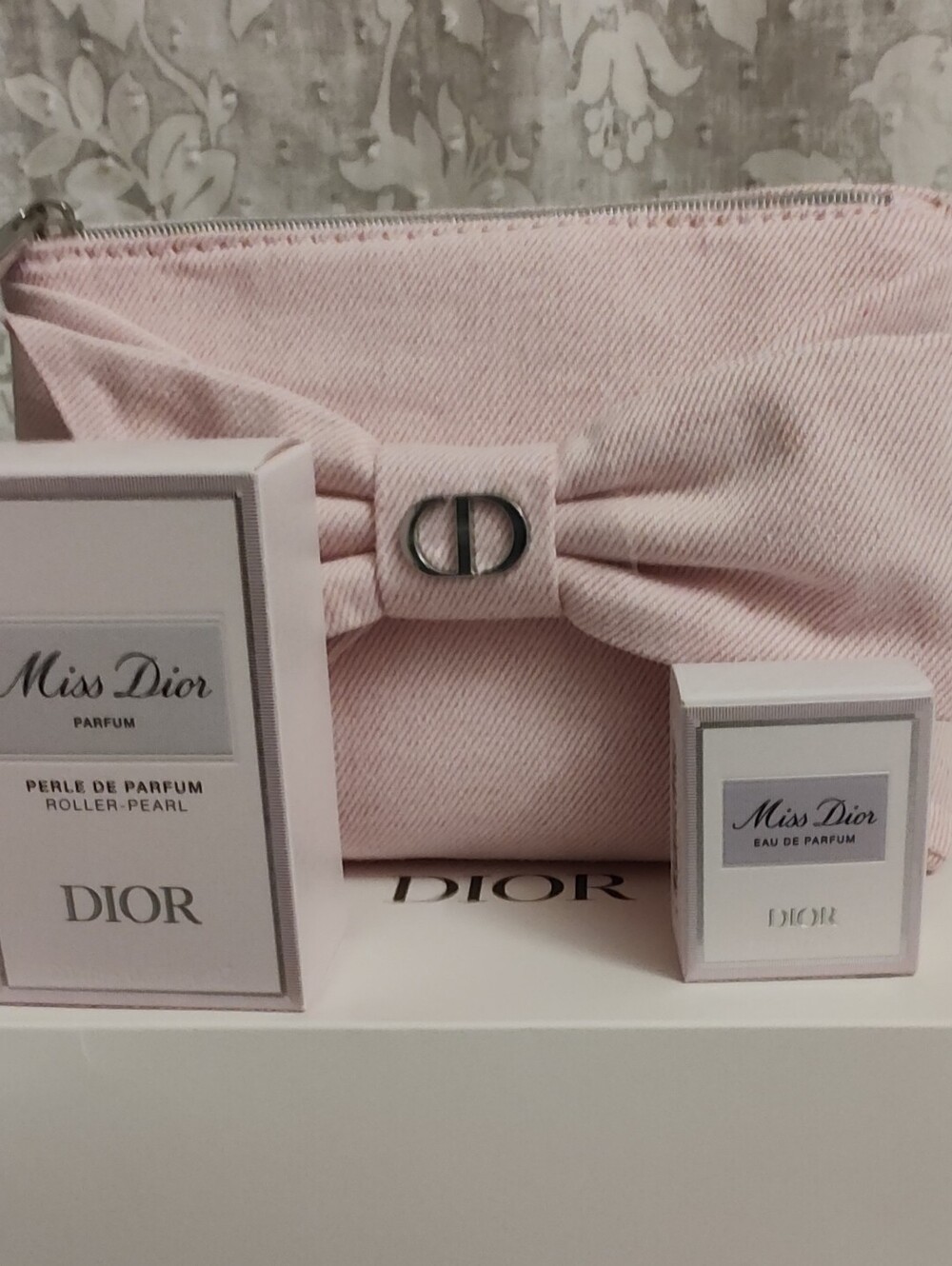 New Dior Pink Cosmetic Pouch With Edp Perfume 5ml And 20ml Roller Pearl Perfume